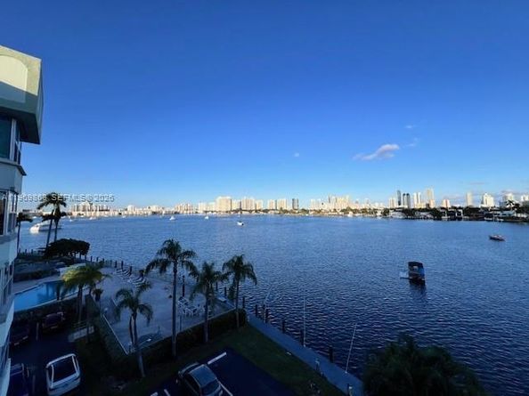 16570 NE 26th Ave 5J, North Miami Beach FL 33160