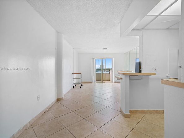 7904 West Dr 405, North Bay Village FL 33141