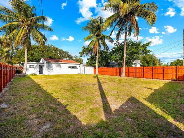 2210 Roosevelt St, Hollywood FL 33020