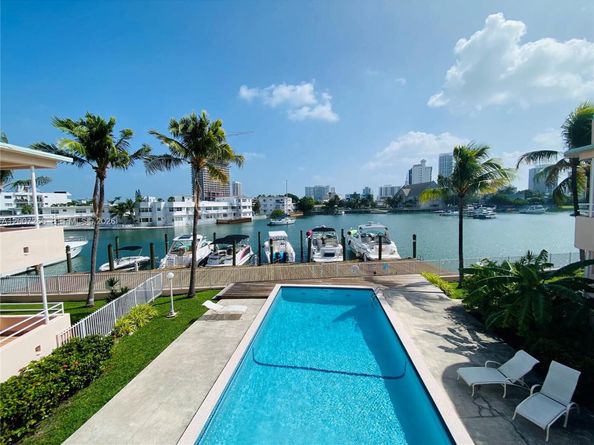 6881 Bay Dr 11, Miami Beach FL 33141