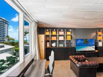 2301 Collins Ave