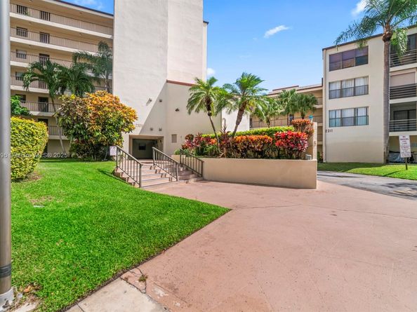 2311 S Cypress Bend Dr 217A, Pompano Beach FL 33069