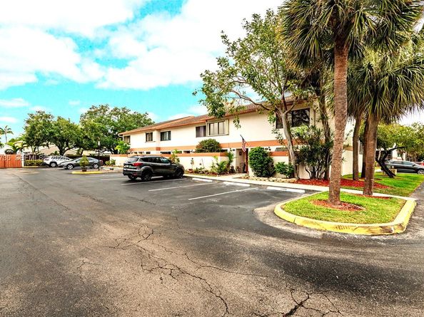 7111 SW 42nd Pl, Davie FL 33314