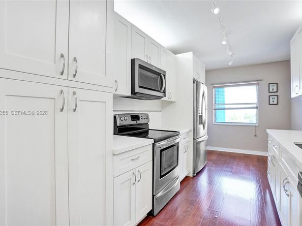 4001 Hillcrest Dr 817, Hollywood FL 33021