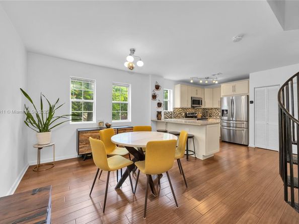 2850 Coconut Ave 15, Miami FL 33133