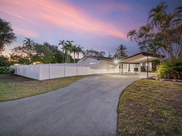 8201 SW 151st St, Palmetto Bay FL 33158