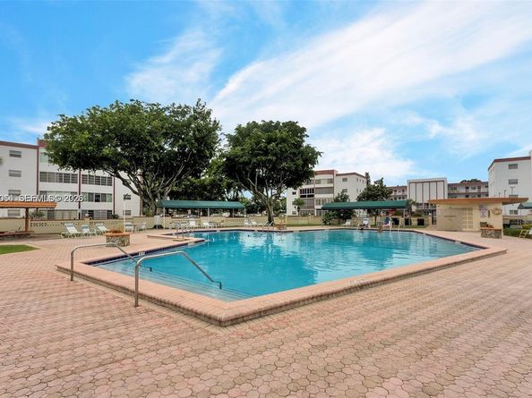 4270 NW 40th St 201, Lauderdale Lakes FL 33319