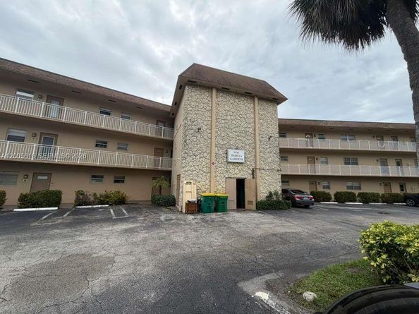 5041 W Oakland Park Blvd 110, Lauderdale Lakes FL 33313