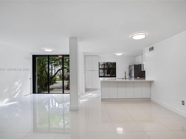 3545 Magellan Cir 3565, Aventura FL 33180