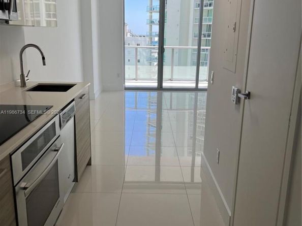 1300 Brickell Bay Dr 1606, Miami FL 33131
