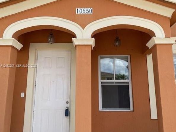 10850 SW 243rd Ln, Homestead FL 33032