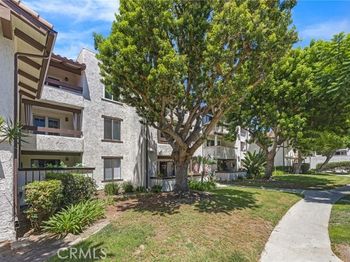 21372 Brookhurst