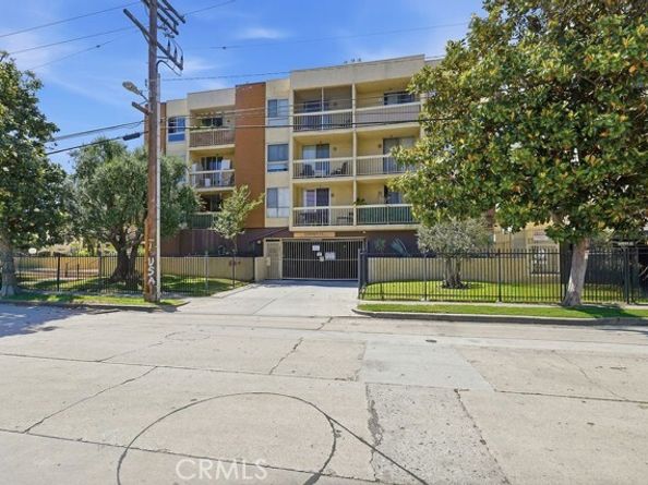 5143 Bakman 104, North Hollywood (los Angeles) CA 91601