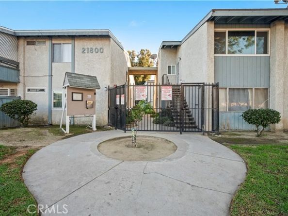 21800 Schoenborn Street 215, Canoga Park (los Angeles) CA 91304