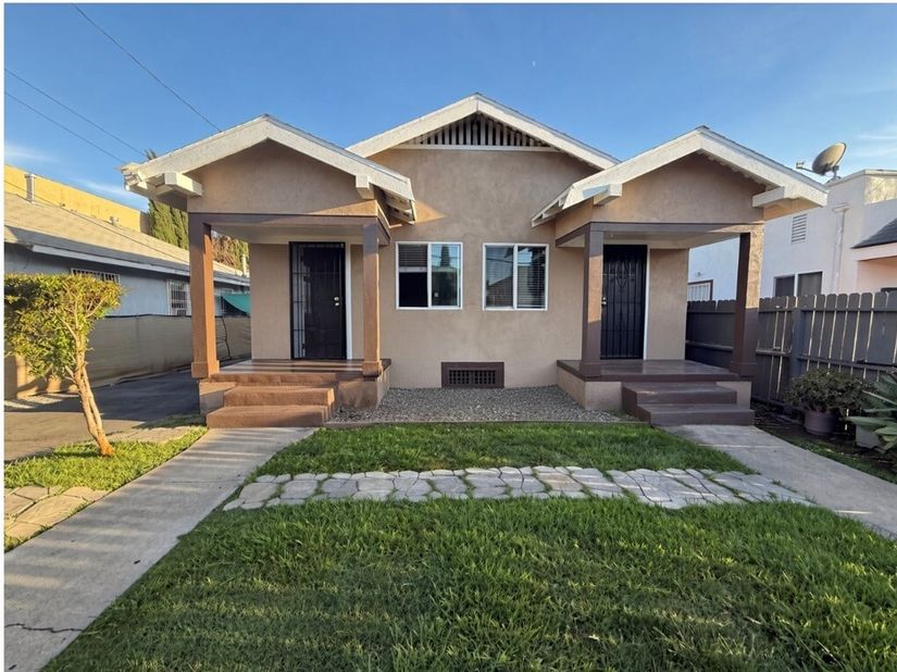 712 W 54th, Los Angeles CA 90037