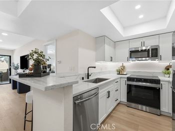 278 N Wilshire