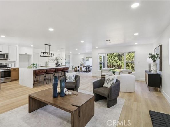 10007 Debra Avenue, Granada Hills (los Angeles) CA 91343