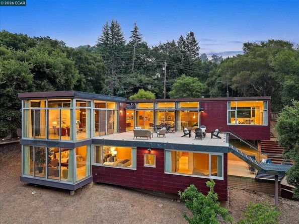 2 Crane Ct, Orinda CA 94563