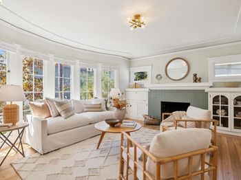 3027 Regent St