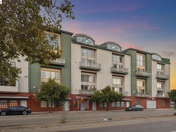 850 W Grand Ave
