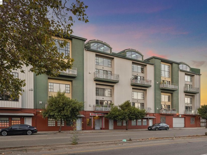 850 W Grand Ave 14, Oakland CA 94607