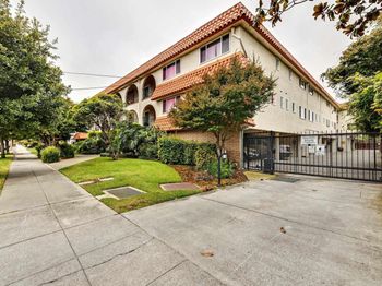 2133 Santa Clara Ave