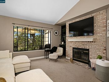 5012 Lakeview Dr