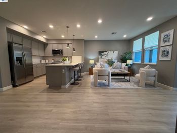 558 Clover Cir