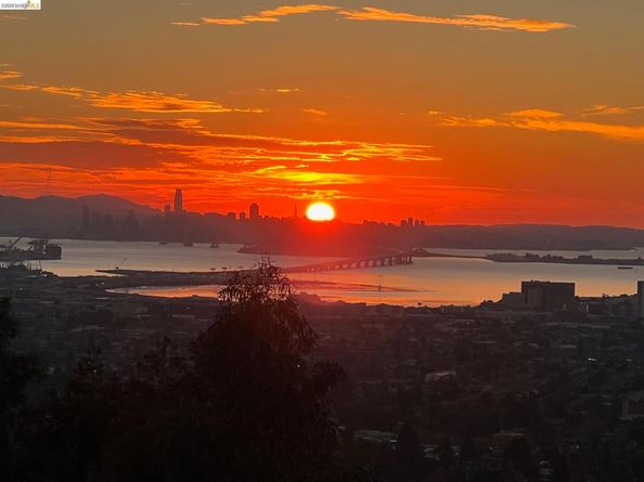 1426 Grand View Dr, Berkeley CA 94705