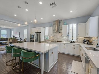 7228 Carneros Ln