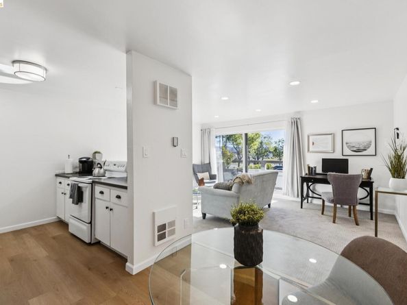 5 Embarcadero 129, Oakland CA 94607