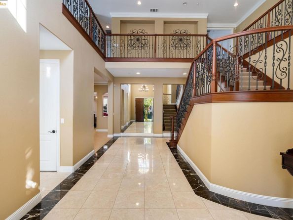 30 Arundel Dr, Hayward CA 94542