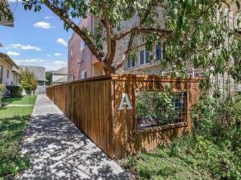 2016 Simond Ave