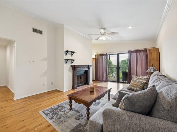 409 E 38th ST 302, Austin TX 78705