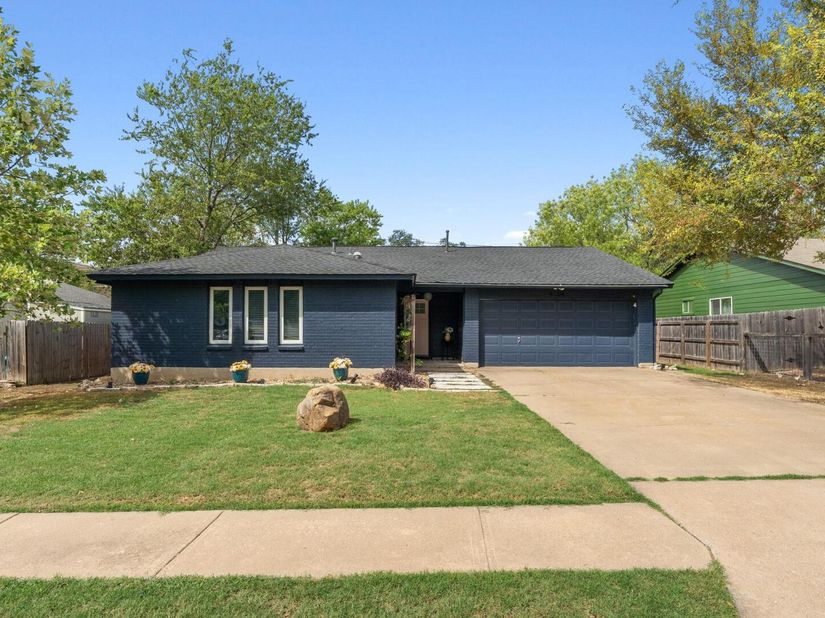 9104 Texas Oaks DR, Austin TX 78748