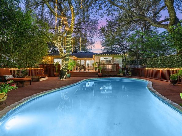 106 Sailmaster ST, Lakeway TX 78734