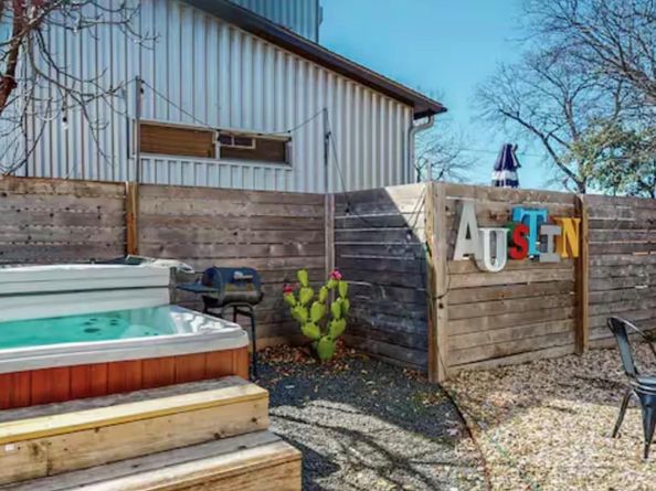 2307 E 2nd ST A, Austin TX 78702