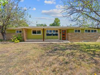 700 Corral LN
