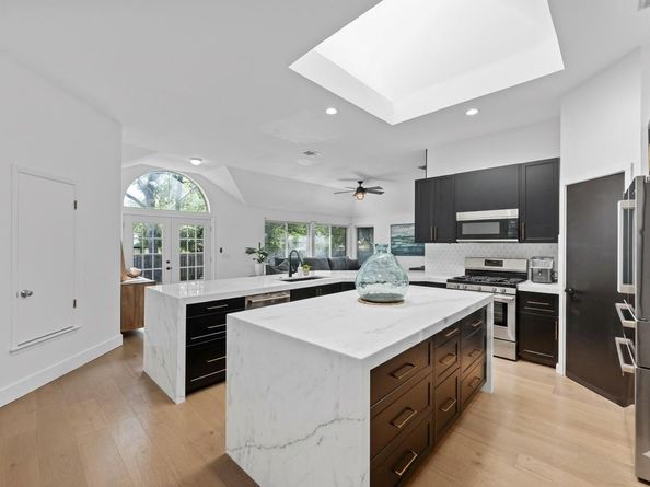 6435 Old Harbor LN, Austin TX 78739
