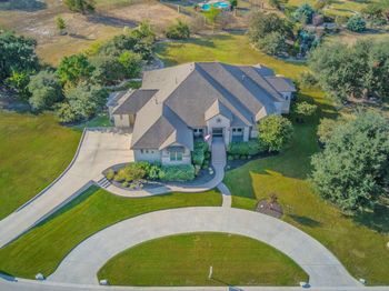 205 Standing Oak DR