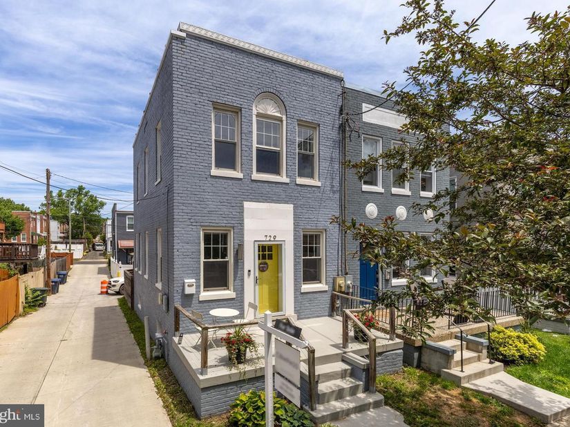 729 Roxboro Place NW, Washington DC 20011