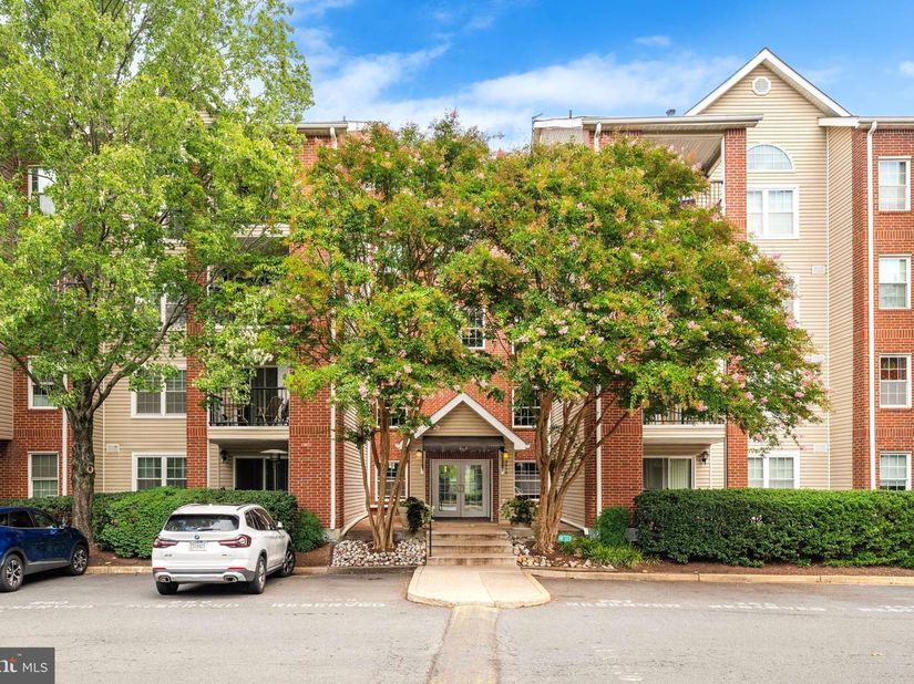 3315 Wyndham Circle 4225, Alexandria VA 22302