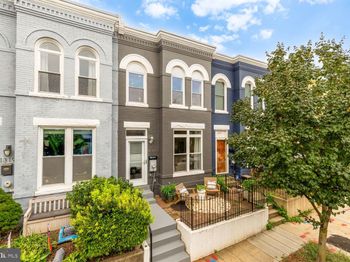 1317 Emerald Street NE