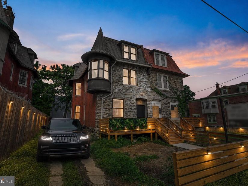 6225 Baynton Street, Philadelphia PA 19144