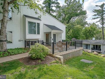 209 E Chelsea Circle