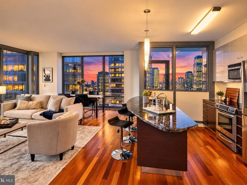 2101 Market Street 3307, Philadelphia PA 19103