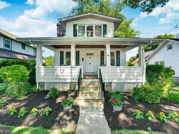 89 Saxer Avenue