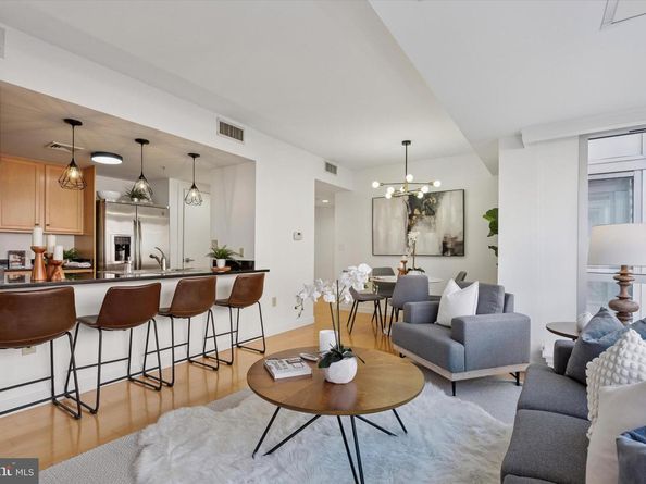 1034 Spruce Street 402, Philadelphia PA 19107