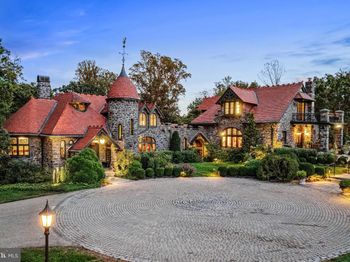 548  560 S Bryn Mawr Avenue