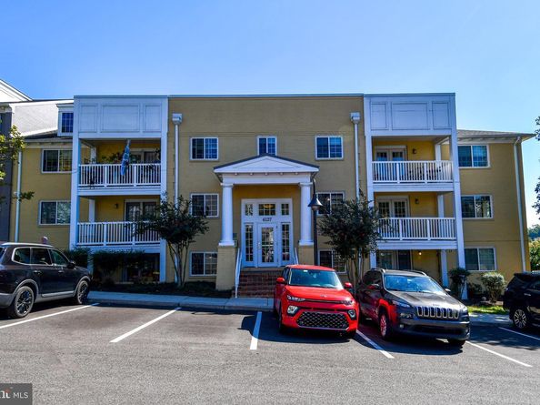 4127 S Four Mile Run Drive Drive 304, Arlington VA 22204